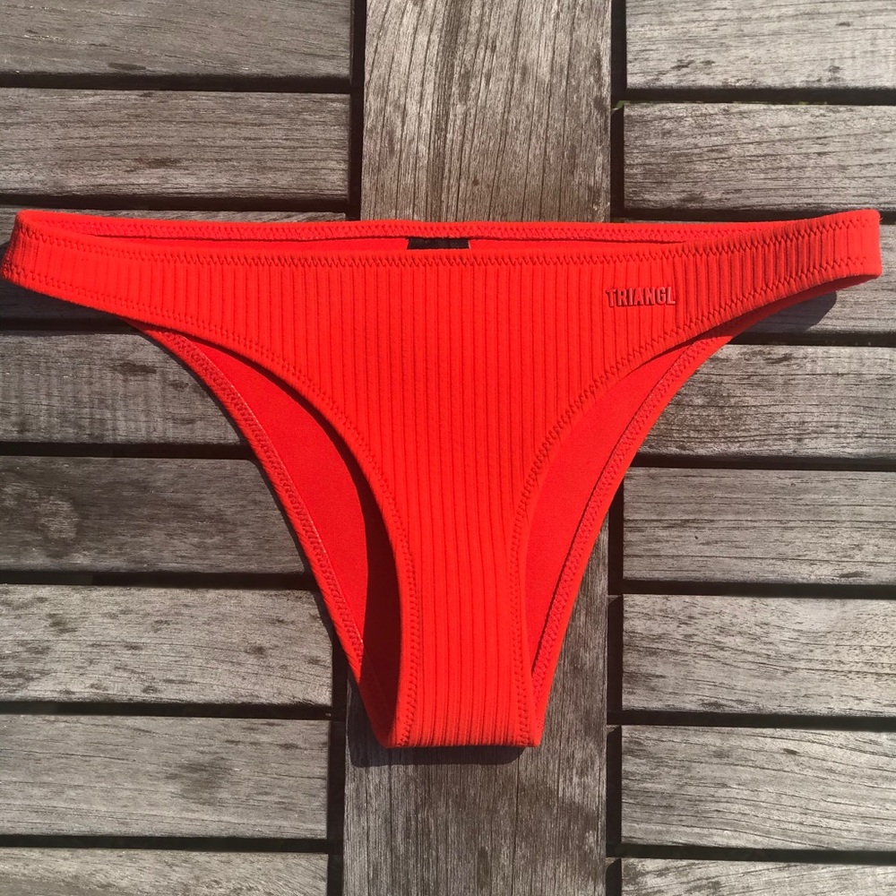 Triangl Twinnie Razz Bikini Set✨ SOLD - Picture 4 of 6